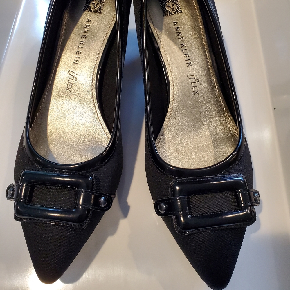 Anne Klein IFLEX *Melanie Black Pointed Kitten Heel- Size 8.5M- Great condition